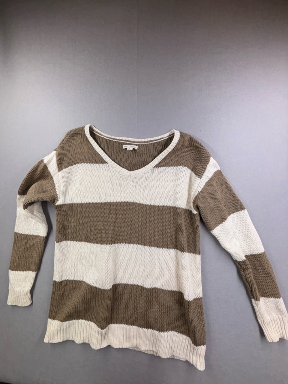 Aeropostale Striped V-Neck Sweater in Cream and Brown